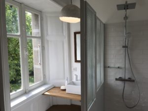 La salle de bain de la jaune